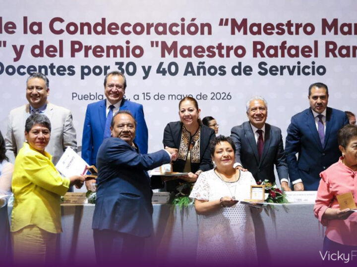 La SEP de Puebla entrega reconocimientos a mil 869 docentes por trayectoria educativa