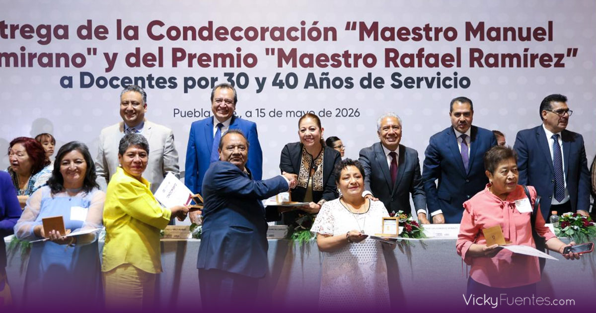 La SEP de Puebla entrega reconocimientos a mil 869 docentes por trayectoria educativa