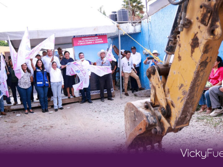 Lupita Cuautle inicia pavimentación de la calle Reforma Norte en Tonantzintla tras 20 años de espera