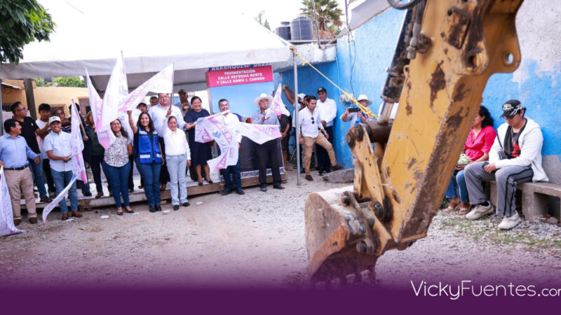 Lupita Cuautle inicia pavimentación de la calle Reforma Norte en Tonantzintla tras 20 años de espera