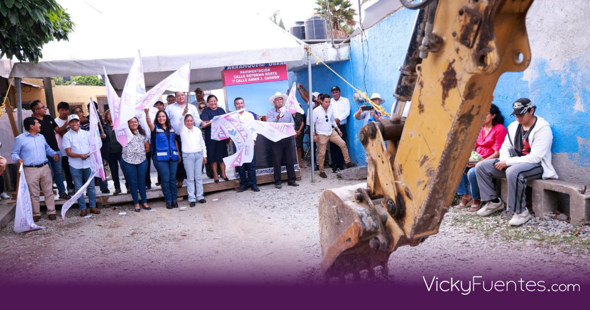 Lupita Cuautle inicia pavimentación de la calle Reforma Norte en Tonantzintla tras 20 años de espera