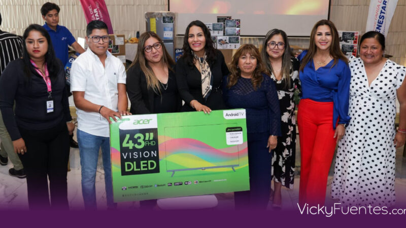 Lupita Cuautle reconoce la labor de docentes en San Andrés Cholula