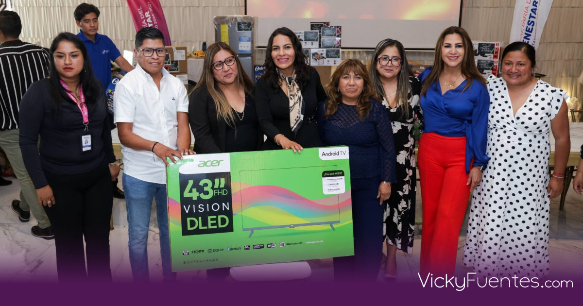 Lupita Cuautle reconoce la labor de docentes en San Andrés Cholula