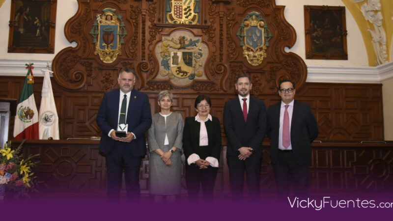 Rector de la UABC recibe la presea “Dr. Jorge Carpizo” en la BUAP por su labor en derechos universitarios