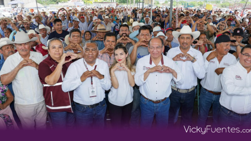 Gobierno de Puebla entrega más de 5,600 bultos de semilla de sorgo en la Mixteca