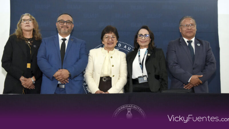 Lilia Cedillo reconoce la calidad educativa en el primer informe de la Facultad de Medicina de la BUAP