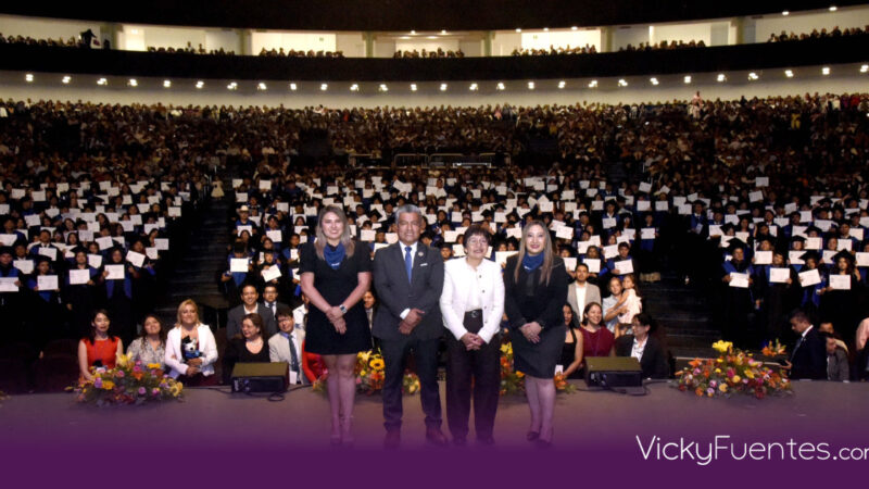 Graduación de 502 alumnos del Complejo Regional Centro de la BUAP encabezada por Lilia Cedillo