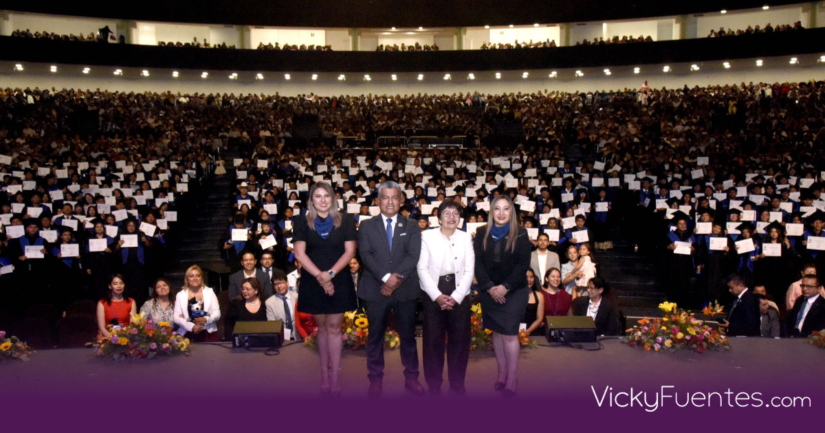 Graduación de 502 alumnos del Complejo Regional Centro de la BUAP encabezada por Lilia Cedillo