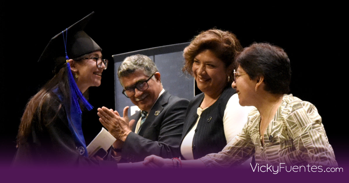 Lilia Cedillo encabeza la graduación de la licenciatura en biotecnología de la BUAP