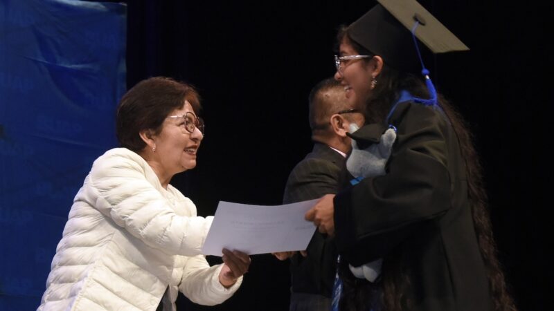 Lilia Cedillo preside graduación de 143 alumnos del Bachillerato Internacional 5 de Mayo de la BUAP
