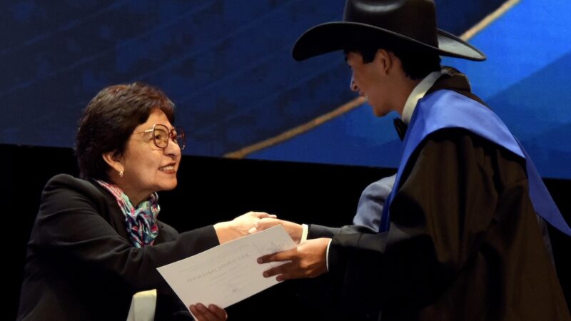 Lilia Cedillo encabeza graduación de la Preparatoria Alfonso Calderón Moreno de la BUAP