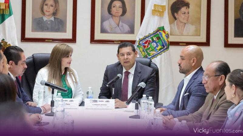 Carlos Ochoa Rodríguez asume el SEDIF en un relevo respaldado por Alejandro Armenta