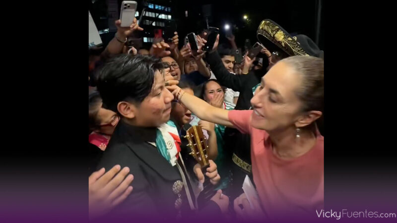 Con mariachi y ovación, la comunidad mexicana recibe a Sheinbaum en su llegada a Nueva York