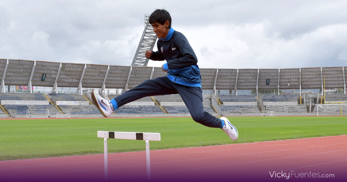 Estudiante poblano cierra su etapa en preparatoria con bronce nacional en atletismo