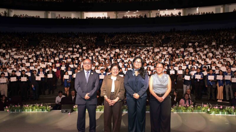 Graduación de 645 estudiantes de la Preparatoria Benito Juárez de la BUAP con Lilia Cedillo