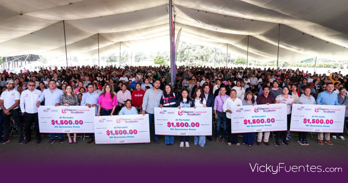 Lupita Cuautle entrega apoyos económicos a emprendedoras en San Andrés Cholula