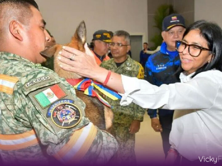 Tras la ayuda por los terremotos, Venezuela entrega una perrita al Ejército Mexicano