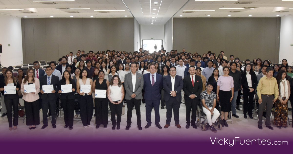 BUAP y Fundación BBVA reconocen a egresados del programa Chavos que inspiran