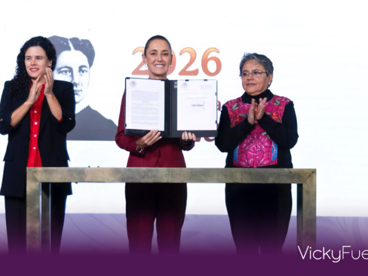 Claudia Sheinbaum firma decreto de transparencia total para fiscalizar contratos en México