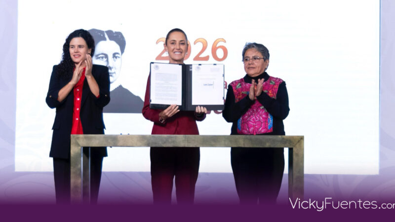 Claudia Sheinbaum firma decreto de transparencia total para fiscalizar contratos en México