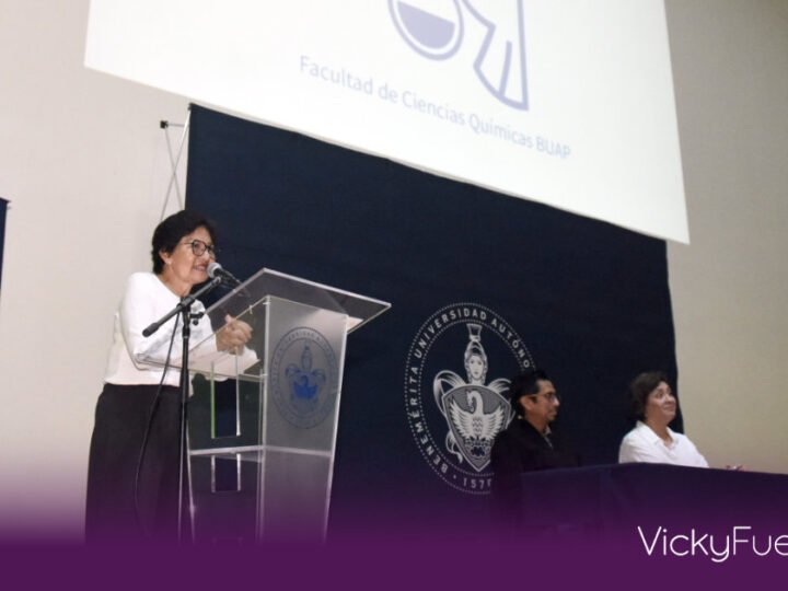 La BUAP plantea combatir el cambio climático con biotecnología en aniversario de la licenciatura