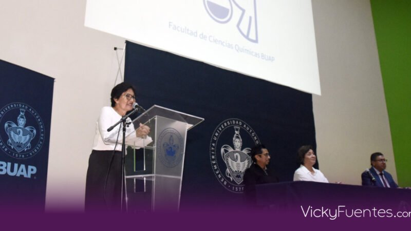 La BUAP plantea combatir el cambio climático con biotecnología en aniversario de la licenciatura