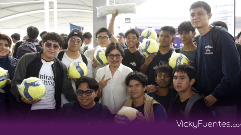 Lilia Cedillo da la bienvenida a cinco mil alumnos en CU2 de la BUAP