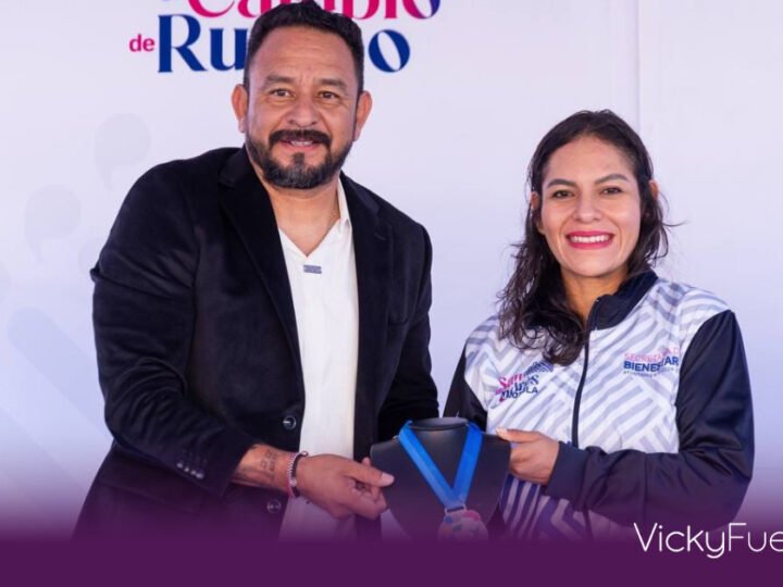 Presentan playera y medalla para la carrera Corre por las Juventudes 2026 en San Andrés Cholula