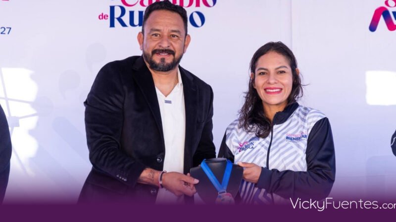 Presentan playera y medalla para la carrera Corre por las Juventudes 2026 en San Andrés Cholula