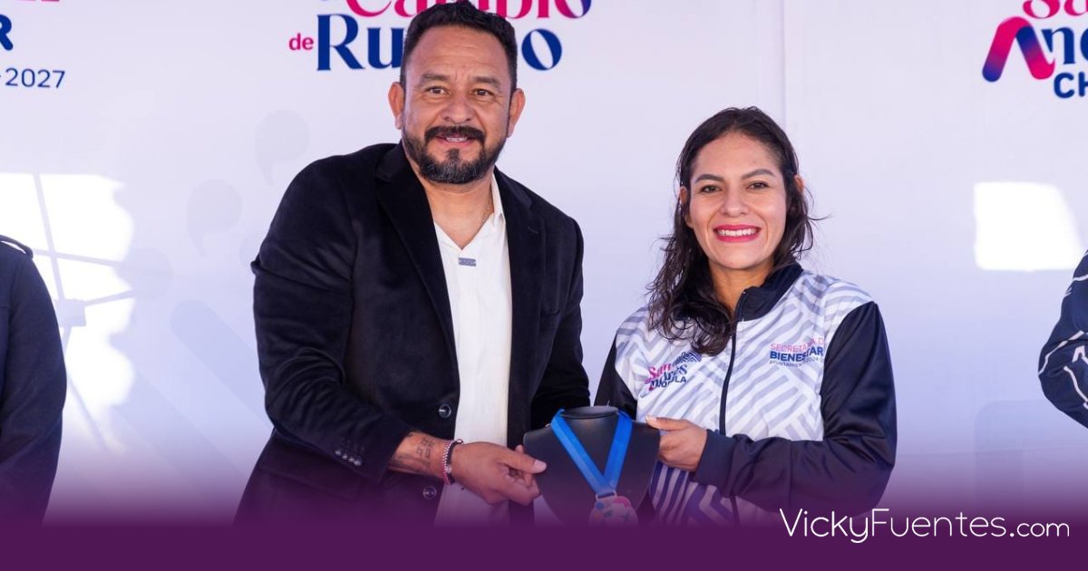 Presentan playera y medalla para la carrera Corre por las Juventudes 2026 en San Andrés Cholula