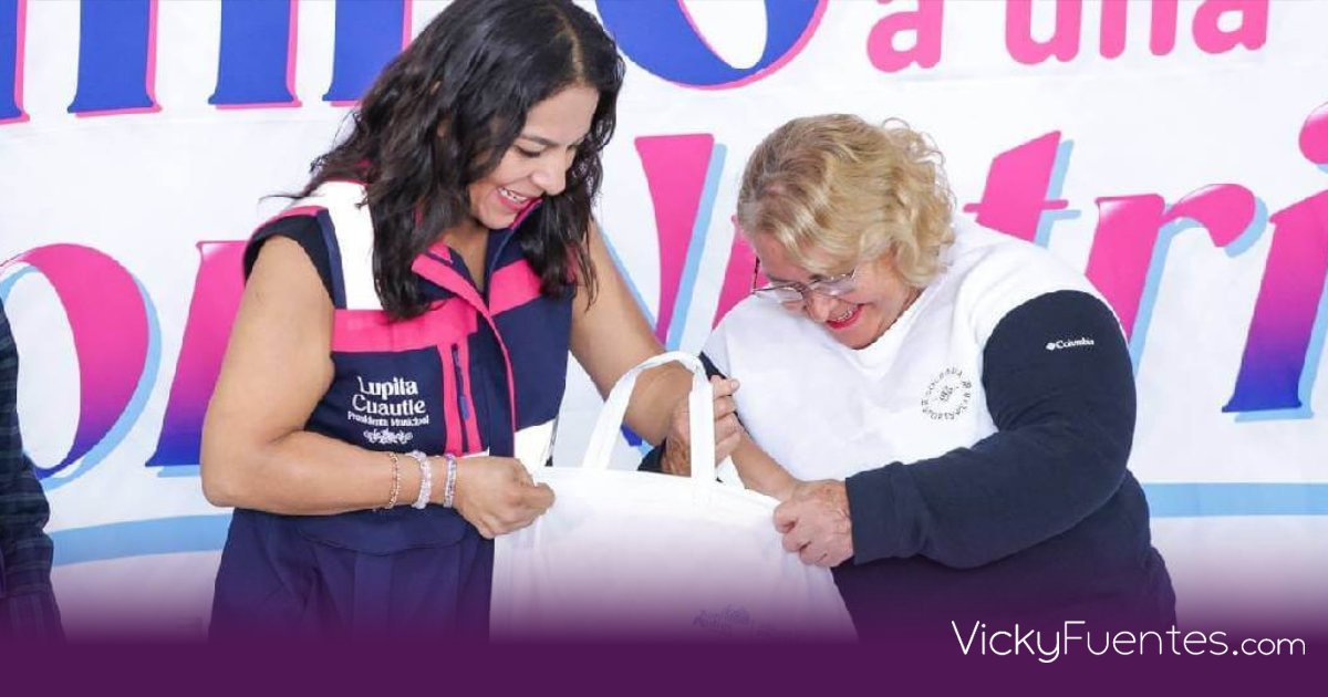 Entrega Lupita Cuautle apoyos alimentarios a familias vulnerables de San Andrés Cholula