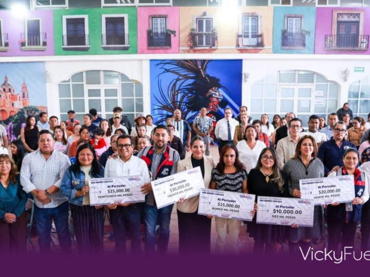 Lupita Cuautle entrega apoyos económicos para mejorar infraestructura en escuelas de San Andrés Cholula