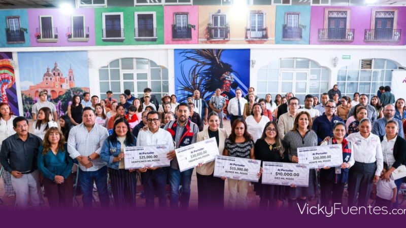 Lupita Cuautle entrega apoyos económicos para mejorar infraestructura en escuelas de San Andrés Cholula