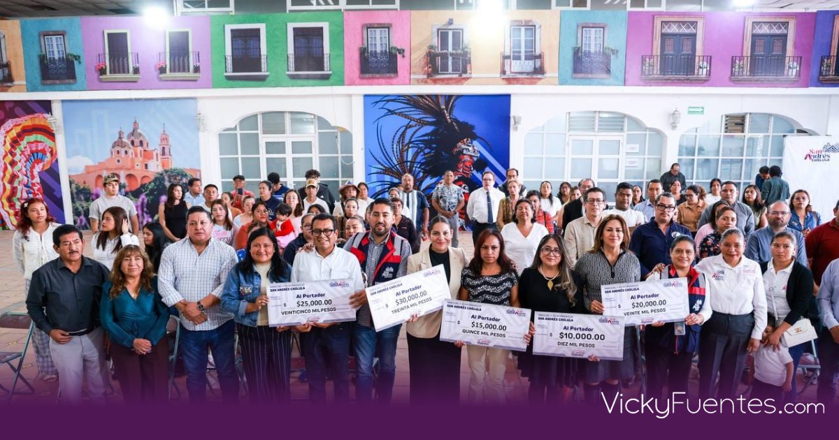 Lupita Cuautle entrega apoyos económicos para mejorar infraestructura en escuelas de San Andrés Cholula
