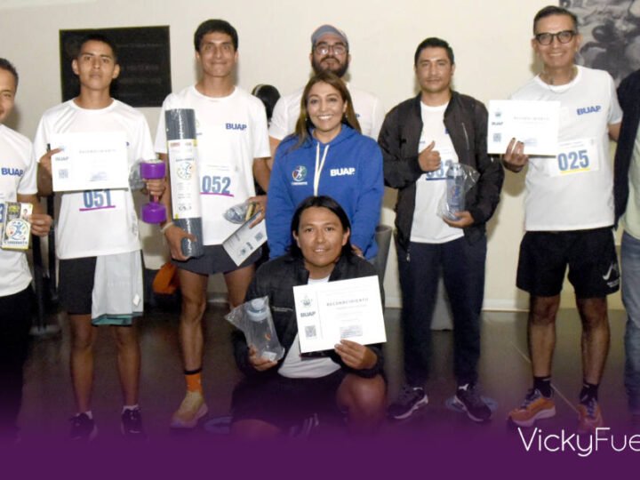 Trabajadores de la BUAP conquistan la Torre de Gestión Académica en la Carrera Vertical 2026